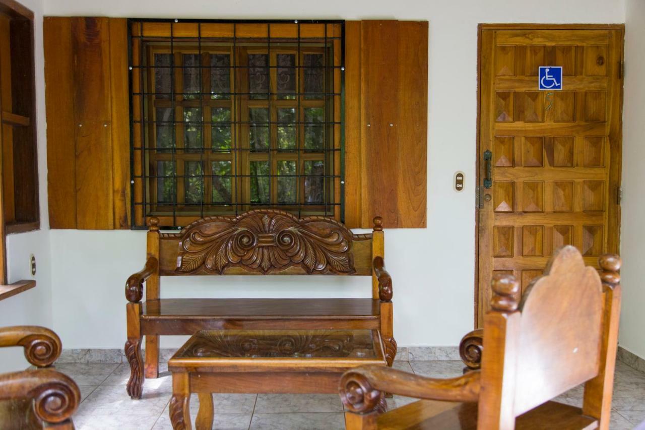 Cabinas Iguana Cahuita Exterior foto