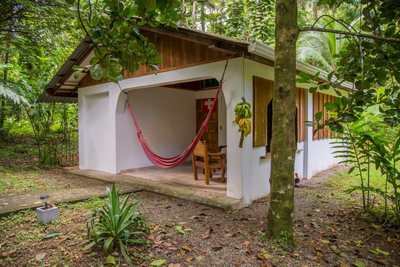 Cabinas Iguana Cahuita Exterior foto